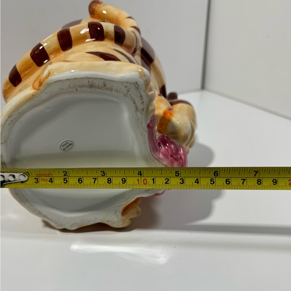 Planter Ceramic Cat Pot Glazed Yellow Tabby Pink Yarn 5.5”
Cottage Country - Picture 8 of 11